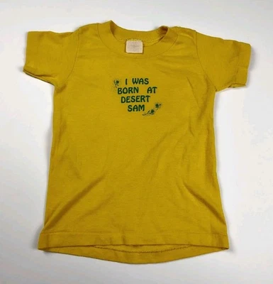 Camiseta I Was Born At Desert Sam Juvenil Pequeña Amarilla Años 80 Puntada Única De Colección Foto 1 de 4