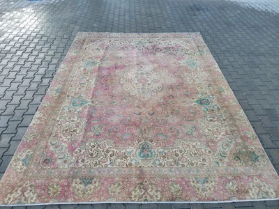 8'7 x 12 Feet Striking Pink and Beige Turkish Area Rug: A Perfect Addition to Y - Image 1 of 4