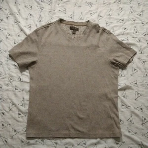 Tasso Ella Men's V Neck Shirt Sz M Light Brown/ Tan - Picture 1 of 4