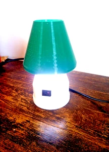 LAMPADA AUTOMATICA SENZA PULSANTE IN PLA ARTIGIANALE ,CON LED - Foto 1 di 4