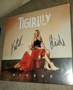 🔥 Rare Brand NEW AUTOGRAPHED Tigirlily Gold Cream Colored Vinyl 🔥 BLONDE  - Picture 1 of 3