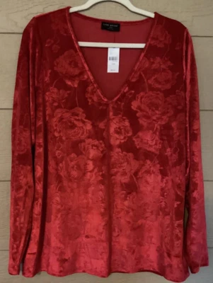 Top de terciopelo rojo con cuello en V Lane Bryant 18/20 Foto 1 de 4