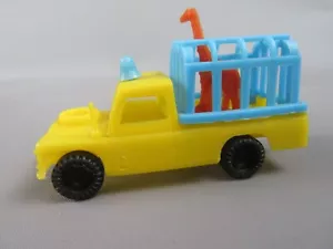 A668 Vintage 1970 VAM 1:55 Land Rover 109 Amarillo Y Azul + Jirafa Toy Plástico - Picture 1 of 8