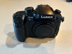 Cámara profesional sin espejo Panasonic Lumix DMC GH4 4K DMC-GH4-K - Imagen 1 de 2
