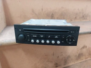 PEUGEOT 207 / CITROEN C3 DS3 STANDARD STEREO / RADIO / CD PLAYER 96662669XT - Picture 1 of 4