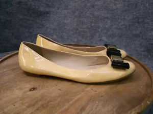 Kate Spade Fontana Patent Leather Nude Beige Ballet Flats Bow Gold Size 9.5 M - Picture 1 of 12