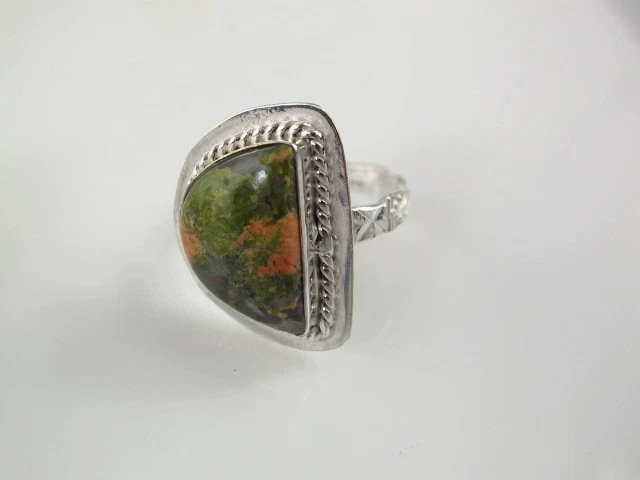 Llamativo anillo solitario de piedras preciosas genuinas de Unakita talla 8,5 UNAR96 Foto 1 de 1