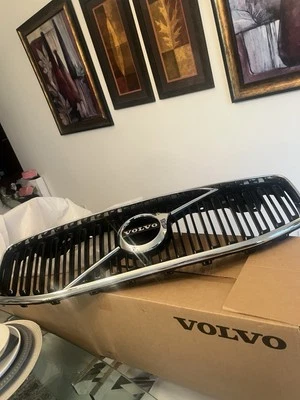 Rejilla delantera Volvo XC60 parte 32368149 hecho en Italia nuevo - coche deportivo Foto 1 de 4