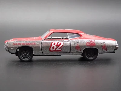 1970 70 Ford Torino Cobra Diet Coke Coca Cola Modello Auto Diecast In Scala 1:64 - Immagine 1 di 4