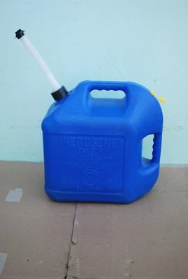 BLITZ 5 GALLON KEROSENE CAN VENTED PRE-BAN - Image 1 of 4