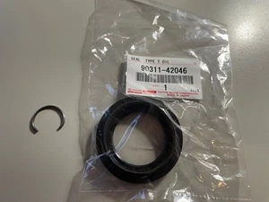 GENUINE TOYOTA REAR DRIVE SHAFT OIL SEAL 9031142046 AND SNAP RING 9052126004 - Picture 1 of 7