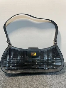 MAXX New York - Vintage Y2K schwarze Kunstleder Schultertasche mit silbernen Nieten - Bild 1 von 13