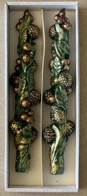 Dept. vintage 56 Par de velas cónicas doradas de Navidad Della Robia sin usar Foto 1 de 4