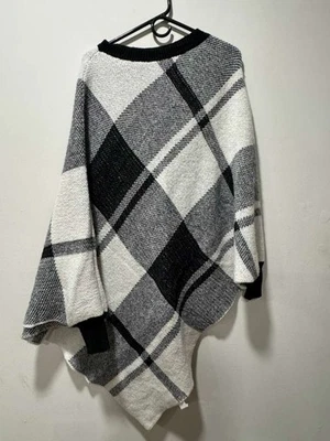 Poncho tejido a cuadros SHEIN Curve 1XL capa chal negro gris blanco talla grande Foto 1 de 2