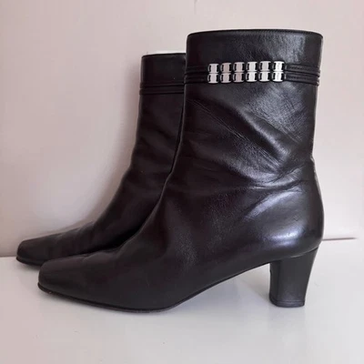 Salvatore Ferragamo Vara Botines Cuero Cadena Negra Talla 6 Ancho Estrecho Foto 1 de 4