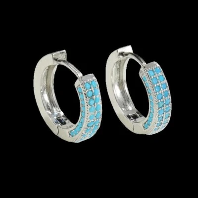 Pendientes Huggie 5/8"" chapados en oro blanco de 14k turquesa racimo 3D piedras preciosas Foto 1 de 2