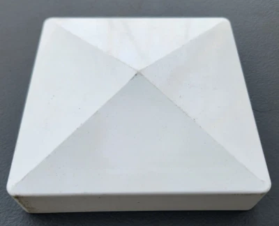 (8 piezas) Cordón - 5 pulgadas x 5 pulgadas. Tapa de poste piramidal de vinilo blanco Foto 1 de 2