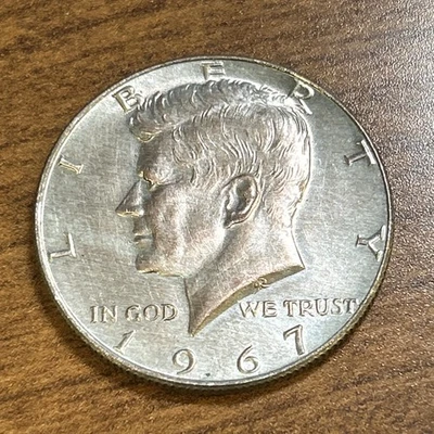 Kennedy 1967 medio dólar error peso ligero planchet stock incorrecto 9,5 gramos Foto 1 de 3