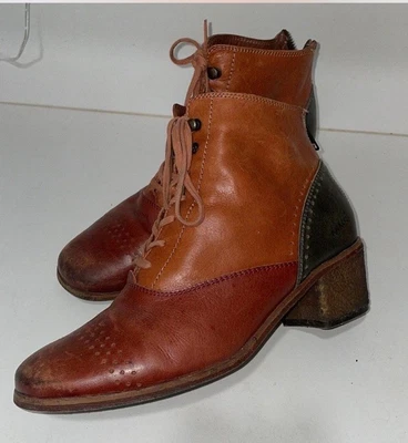 Botas Kicker Patchwork Cuero con Cordones Steampunk 8US Excelente Estado Tacón Verde Tostado Foto 1 de 4