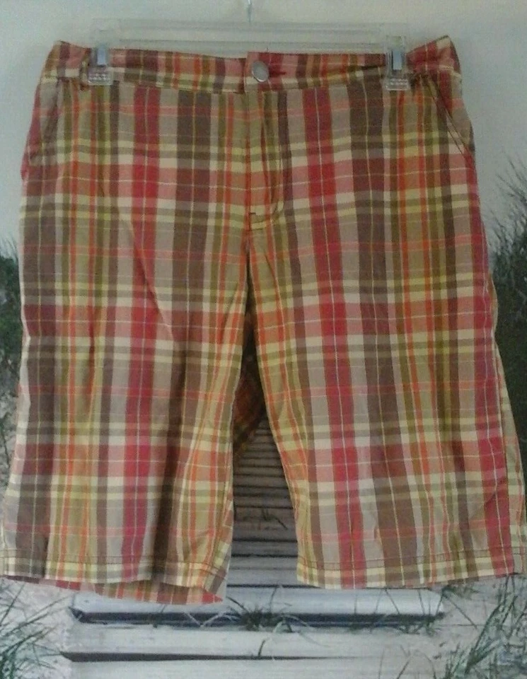 Pendleton Ladies 6 Multi-Color Plaid Bermuda Cotton Blend Shorts - Image 1 of 4