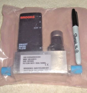 Brooks Smart Mass Flow Oxygen Controller 5851S/BZ01 - Picture 1 of 2