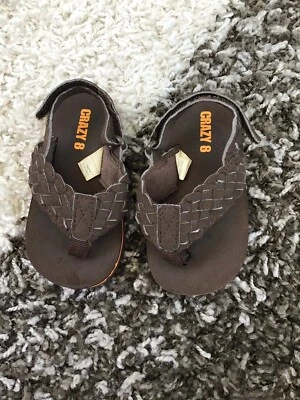 Sandalias Crazy 8 marrón para niños talla 5C Foto 1 de 2