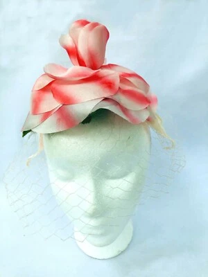 Vintage Rosa + Blanco Años 60 Único Rosa Flor Pétalos Seda Fascinador Sombrero Facial Red Foto 1 de 4