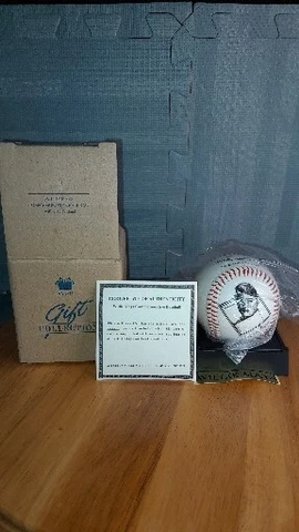 Avon Willie Mays Commemorative Baseball(sealed) With Display Stand Cover