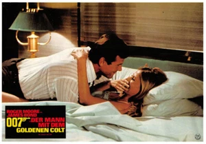James Bond 007 - Der Mann mit dem goldenen Colt ORIGINAL Aushangfoto Roger Moore - Picture 1 of 1