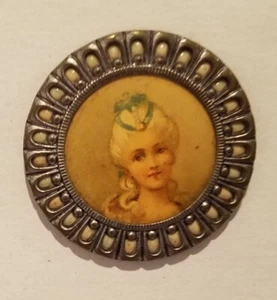 BEAUTIFUL ANTIQUE LITHOGRAPH UNDER CELLULOID W/A LADIES HEAD BUTTON, 1-3/8" - Picture 1 of 3