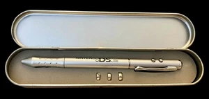 Nintendo DS Lite 2in1 Stift/Stylus mit Hülle/Tipps Mitarbeiter Promo Neu - Bild 1 von 6