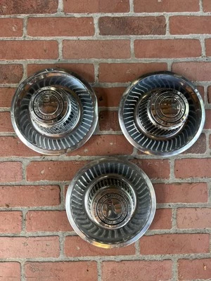 GM CHEVROLET Corvette MONTE CARLO CHEVELLE EL CAMINO NOVA CAMARO Center Cap - Image 1 of 4