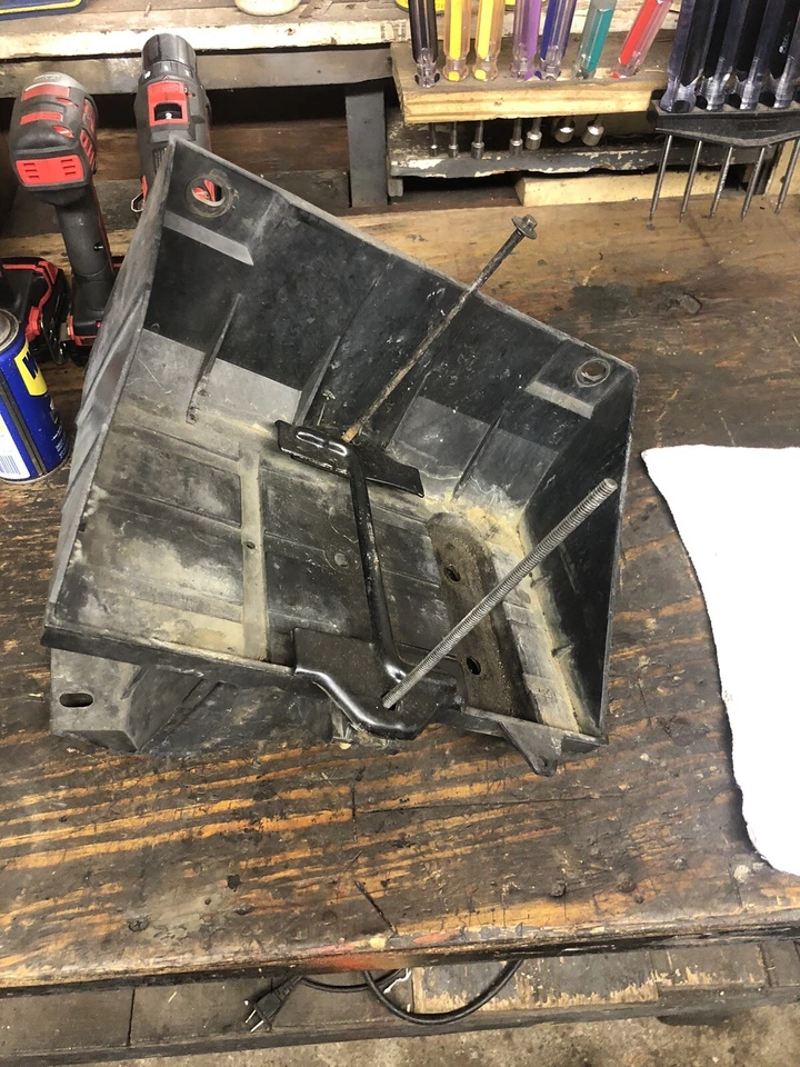 Ram 2500 1994 caja de batería lado derecho Foto 1 de 3