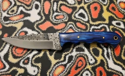 Нож Skinner с фиксированным лезвием из углеродистой стали с синей деревянной ручкой поставляется с ножнами  - Изображение 1 из 4