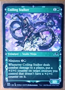 Coiling Stalker - SHOWCASE - Kagigawa: Neon Dynasty - Magic the Gathering MTG - Bild 1 von 2