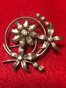 krementz flower brooch - Picture 1 of 4