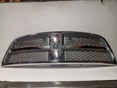 Parrilla delantera cromada de Dodge Ram 1500 2011 12418803 Foto 1 de 4