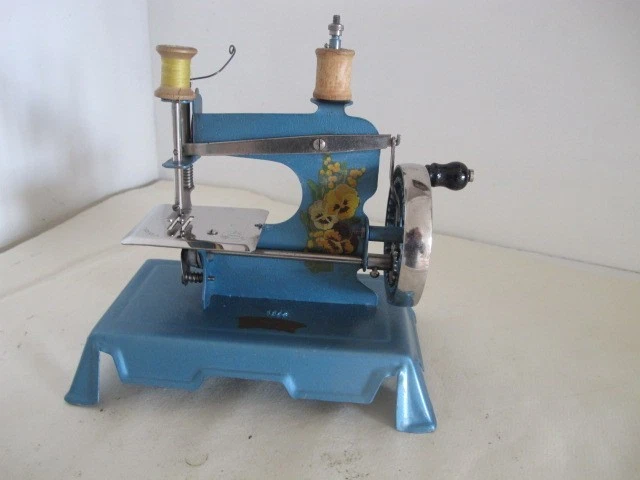 JOUET  ANCIEN MACHINE A COUDRE BABY. - Photo 1/4