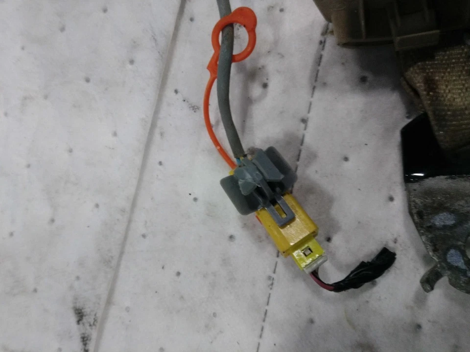 2010 GMC Yukon Gold Seat Belt OEM 19256126 4DR 226K Miles Used - Image 1 of 4