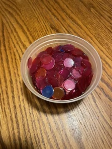 500 3/4 inch Red Bingo Game Chips Markers in Container - Picture 1 of 3