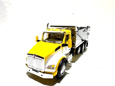 DCP / ПЕРВАЯ ПЕРЕДАЧА МАСШТАБ 1/64 T-880 KENWORTH ТРЕХОСНЫЙ САМОСВАЛ, ЖЕЛТЫЙ/БЕЛЫЙ - Изображение 1 из 4