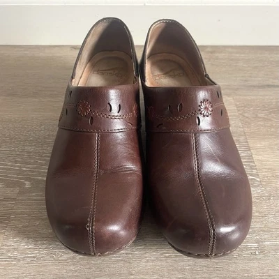 Dansko Womens Brown Leather Floral Embossed Clogs Shoes 38 Us 8 Comfort - Image 1 of 4