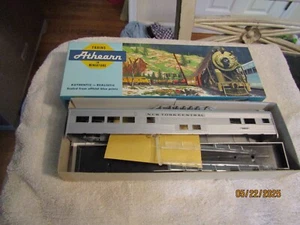 Vintage Athearn HO Silver Streamline Vista Dome Personenwagen NYC 9812 NOS 1827 - Bild 1 von 5