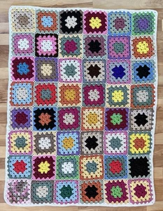 Lancio afgano quadrato nonna all'uncinetto vintage multicolore 46" x 36" - Foto 1 di 6