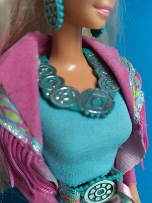 "MATTEL" collana per Barbie "Western Fun", 1989, plastica, colore turchese. - Immagine 1 di 4