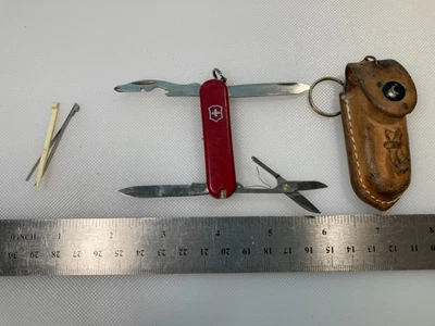 Multiherramienta Victorinox 58mm Rambler SAK roja con estuche Foto 1 de 2