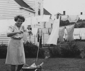 1947 Woman Hanging Laundry Backyard Clothesline Candid Housewife Portrait - Picture 1 of 3
