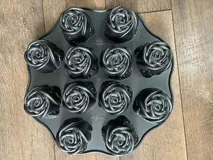 Molde para sartén para cupcakes Nordicware Sweetheart Roses 12 rosas flor EE. UU. Excelente - Imagen 1 de 2
