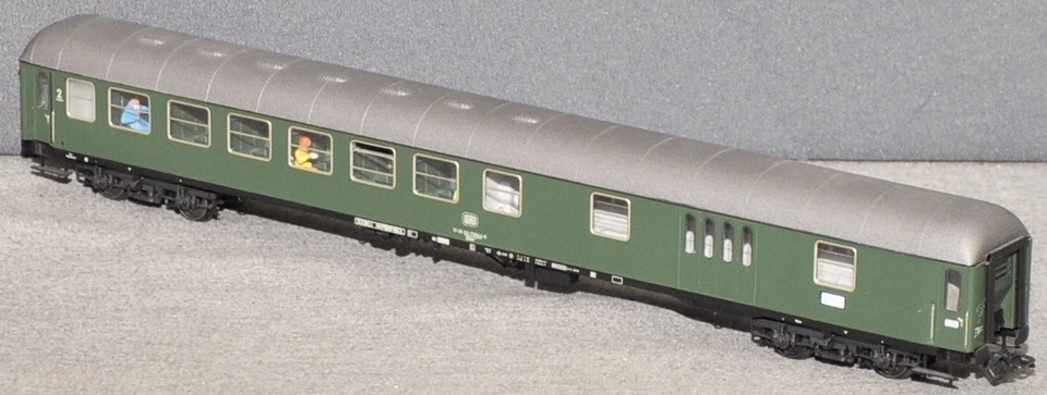 Ade Schnellzugwagen 51 80 82 mit Gepäckabteil 2.Klasse grün 4-achsig sehr gut H0 - Bild 1 von 1