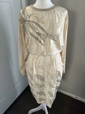 Vestido de té vintage años 80 Destinee 100 % seda marfil blanco floral con cuentas talla pequeña 6 Foto 1 de 4